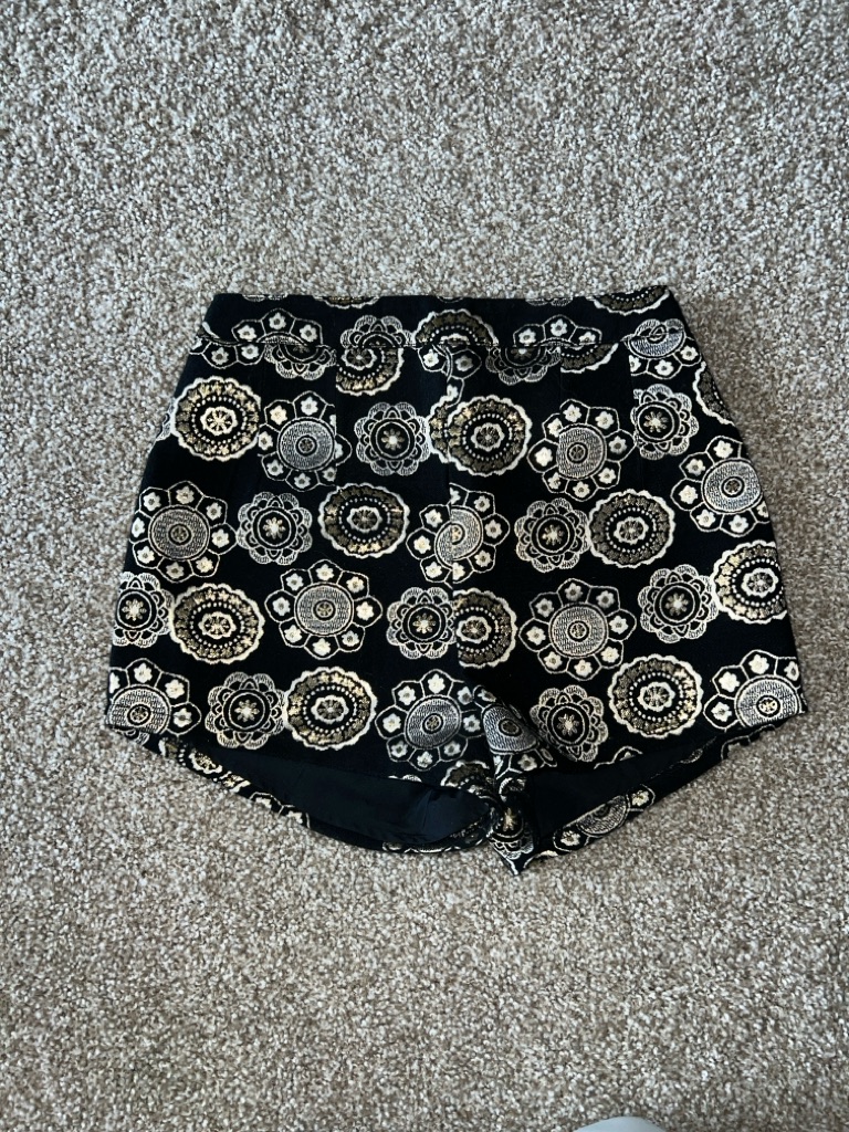 Hollister Black High-Waist Shorts With Cream Floral Medallion Print